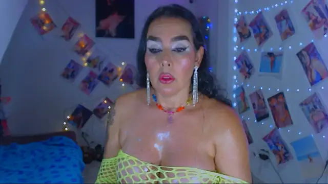 Snapshot of sweet_vanessa_22 chatting on 03/18/25, 03:56 sweet vanessa 22 online show from 03/18/25, 03:56