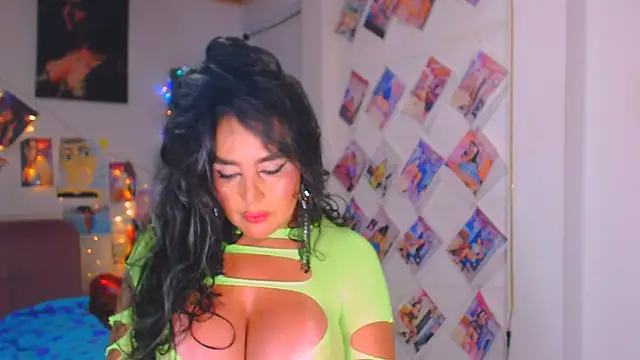 Snapshot of sweet_vanessa_22 chatting on 05/25/26, 09:35 sweet vanessa 22 online show from 05/25/26, 09:35