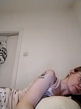 Snapshot of jannis1992 chatting on 10/13/25, 05:42 jannis1992 online show from 10/13/25, 05:42