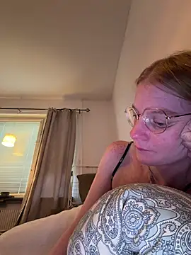 Snapshot of jannis1992 chatting on 06/14/26, 05:58 jannis1992 online show from 06/14/26, 05:58