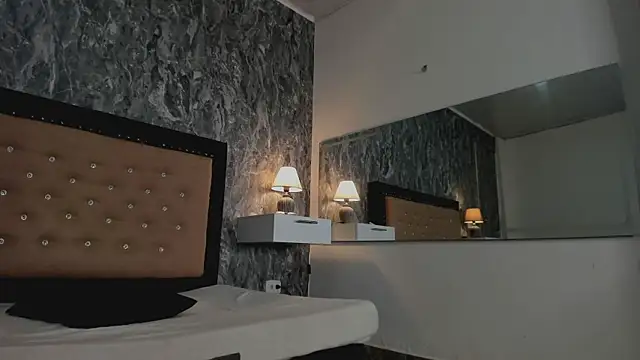 Snapshot of Lia_sarahi chatting on 11/30/25, 11:44 Lia sarahi online show from 11/30/25, 11:44