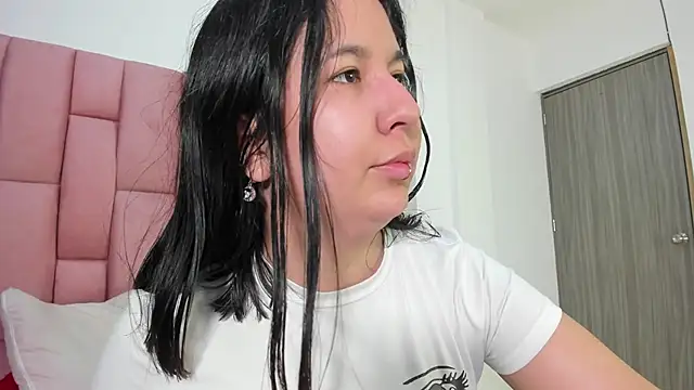 Lia sarahi online show from 12/22/25, 11:43