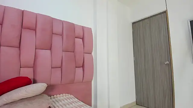 Lia sarahi online show from 12/20/25, 12:19