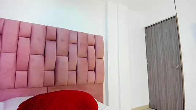 Snapshot of Lia_sarahi chatting on 12/15/25, 12:00 Lia sarahi online show from 12/15/25, 12:00