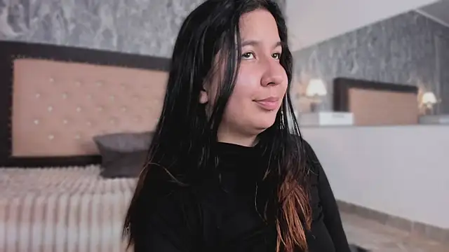 Snapshot of Lia_sarahi chatting on 11/13/25, 11:47 Lia sarahi online show from 11/13/25, 11:47