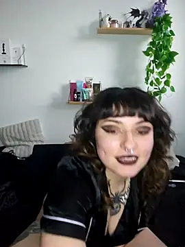 Moxxxie online show from 10/17/25, 04:53