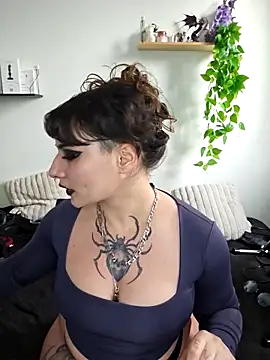 Moxxxie online show from 10/18/25, 03:03