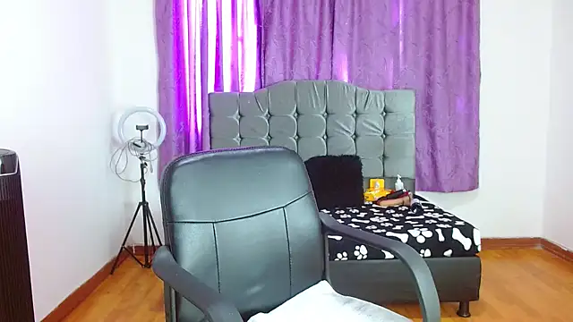 Snapshot of ariana-lopez chatting on 03/20/25, 04:42 ariana-lopez online show from 03/20/25, 04:42