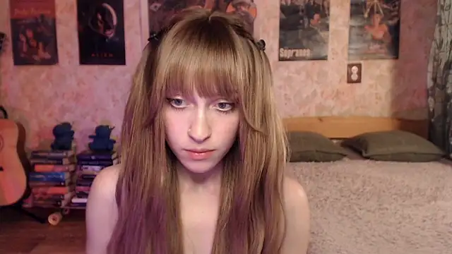 Snapshot of Friendly_Ellie chatting on 06/15/26, 02:28 Friendly Ellie online show from 06/15/26, 02:28