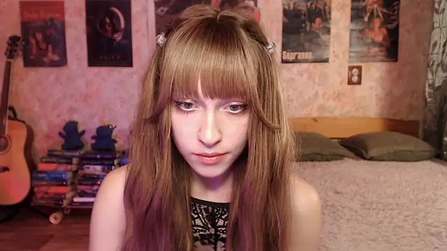 Snapshot of Friendly_Ellie chatting on 07/14/26, 12:21 Friendly Ellie online show from 07/14/26, 12:21