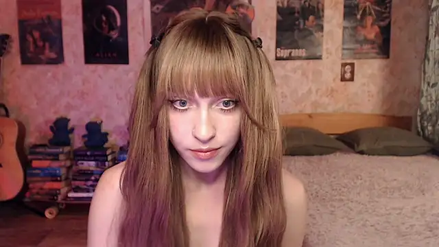 Snapshot of Friendly_Ellie chatting on 06/18/26, 12:20 Friendly Ellie online show from 06/18/26, 12:20
