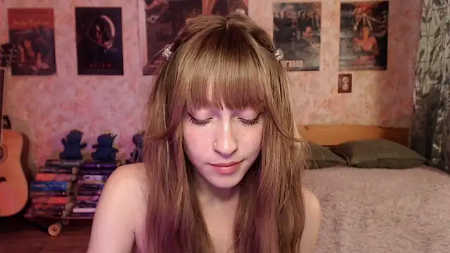 Snapshot of Friendly_Ellie chatting on 07/11/26, 12:49 Friendly Ellie online show from 07/11/26, 12:49