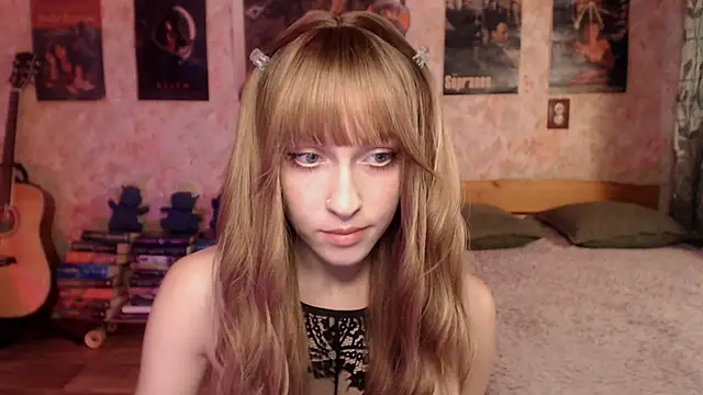 Snapshot of Friendly_Ellie chatting on 07/17/26, 11:29 Friendly Ellie online show from 07/17/26, 11:29