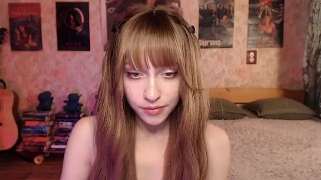 Snapshot of Friendly_Ellie chatting on 06/10/26, 12:34 Friendly Ellie online show from 06/10/26, 12:34