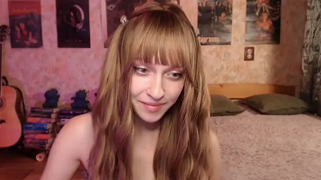 Snapshot of Friendly_Ellie chatting on 07/19/26, 02:25 Friendly Ellie online show from 07/19/26, 02:25