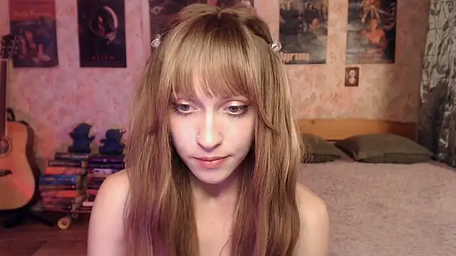 Snapshot of Friendly_Ellie chatting on 07/10/26, 02:28 Friendly Ellie online show from 07/10/26, 02:28