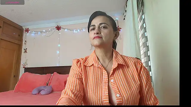 ISABEEL SOFIA01 online show from 04/17/26, 09:28