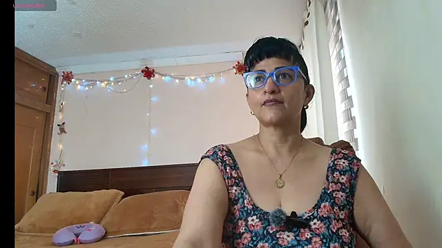 ISABEEL SOFIA01 online show from 05/08/26, 02:43