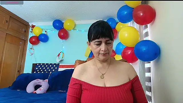 Snapshot of ISABEEL_SOFIA01 chatting on 06/21/26, 12:00 ISABEEL SOFIA01 online show from 06/21/26, 12:00