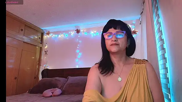 ISABEEL SOFIA01 online show from 05/03/26, 11:26