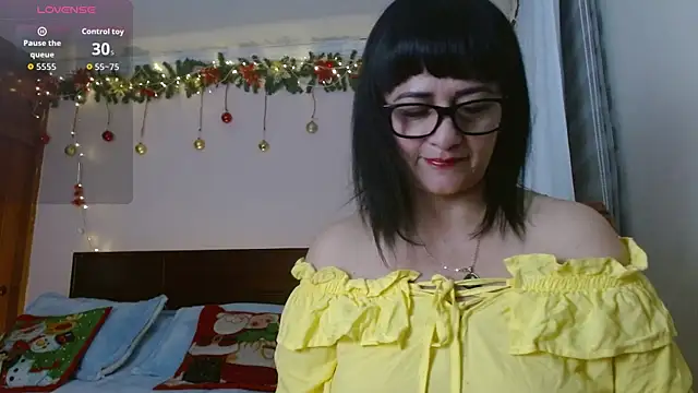 ISABEEL SOFIA01 online show from 12/17/25, 10:31