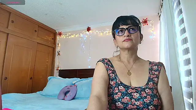 ISABEEL SOFIA01 online show from 05/26/26, 09:24