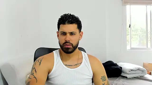 Justyn Torres online show from 10/22/25, 12:04