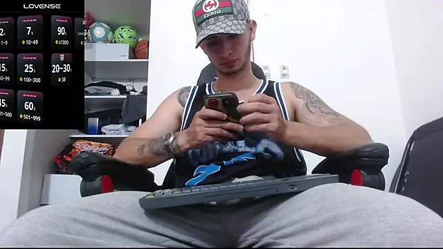 Snapshot of freestyle_blake1 chatting on 10/04/25, 06:31 freestyle blake1 online show from 10/04/25, 06:31