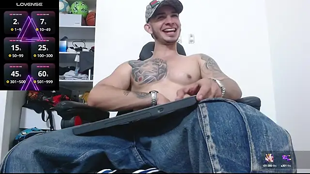 Snapshot of freestyle_blake1 chatting on 10/03/25, 12:03 freestyle blake1 online show from 10/03/25, 12:03