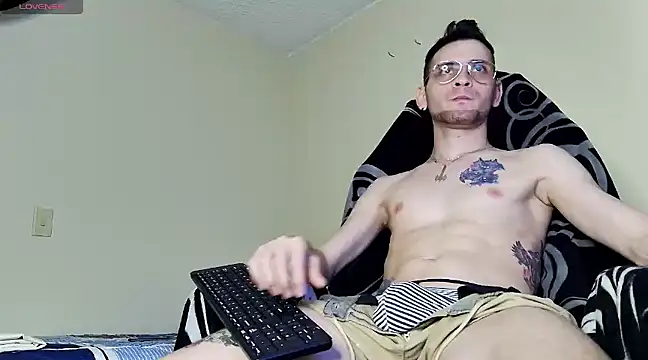 Snapshot of ChristBocellie chatting on 01/15/25, 11:19 ChristBocellie online show from 01/15/25, 11:19