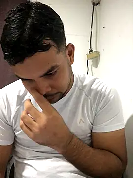 Snapshot of ElsecretodeBruno chatting on 09/10/25, 01:59 ElsecretodeBruno online show from 09/10/25, 01:59