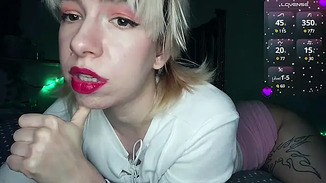 Snapshot of cruellagoth666 chatting on 12/12/24, 04:32 cruellagoth666 online show from 12/12/24, 04:32