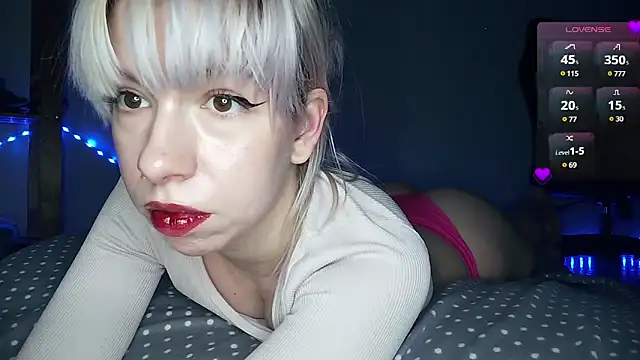 Snapshot of cruellagoth666 chatting on 02/19/25, 05:27 cruellagoth666 online show from 02/19/25, 05:27