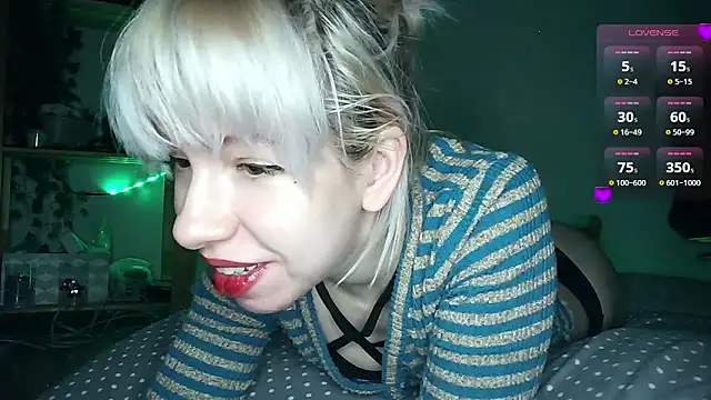 Snapshot of cruellagoth666 chatting on 02/17/25, 07:23 cruellagoth666 online show from 02/17/25, 07:23
