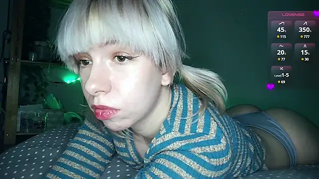 Snapshot of cruellagoth666 chatting on 02/26/25, 04:49 cruellagoth666 online show from 02/26/25, 04:49