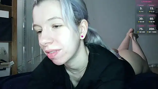 Snapshot of cruellagoth666 chatting on 05/21/26, 11:18 cruellagoth666 online show from 05/21/26, 11:18