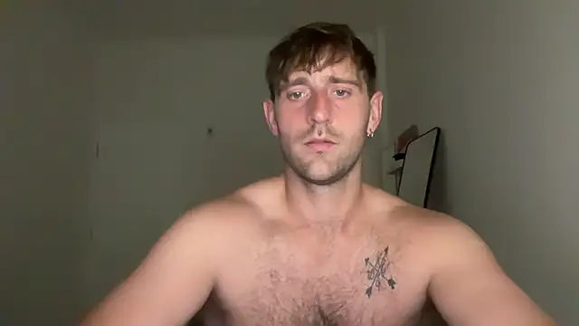 Snapshot of lukegunn chatting on 07/11/26, 10:43 lukegunn online show from 07/11/26, 10:43