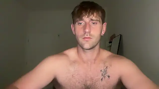 Snapshot of lukegunn chatting on 07/10/26, 10:43 lukegunn online show from 07/10/26, 10:43