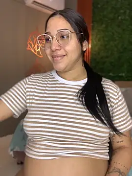Snapshot of Amandanauty chatting on 02/17/25, 03:33 Amandanauty online show from 02/17/25, 03:33