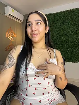 Amandanauty online show from 12/19/25, 08:27