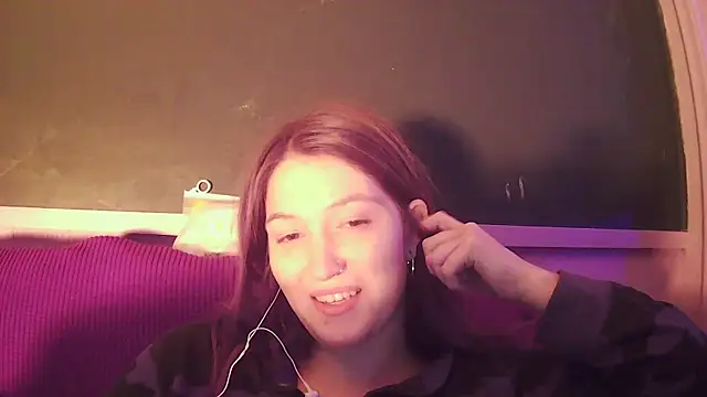 Snapshot of Angelk43 chatting on 12/14/25, 03:57 Angelk43 online show from 12/14/25, 03:57