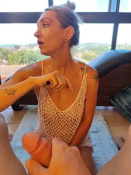 Snapshot of MissLMrJ chatting on 12/15/25, 07:14 MissLMrJ online show from 12/15/25, 07:14