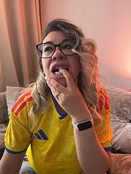 salomesweet13 online show from 06/17/26, 04:06