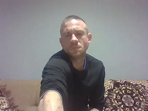 Snapshot of aroj95 chatting on 10/31/25, 04:42 aroj95 online show from 10/31/25, 04:42