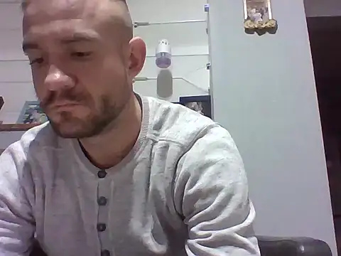 Snapshot of aroj95 chatting on 11/23/25, 03:00 aroj95 online show from 11/23/25, 03:00