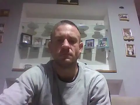 Snapshot of aroj95 chatting on 10/04/25, 01:51 aroj95 online show from 10/04/25, 01:51