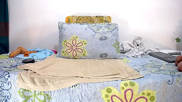 isabella-yumm online show from 09/21/25, 01:44