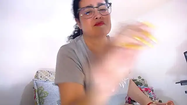 isabella-yumm online show from 04/24/26, 08:16
