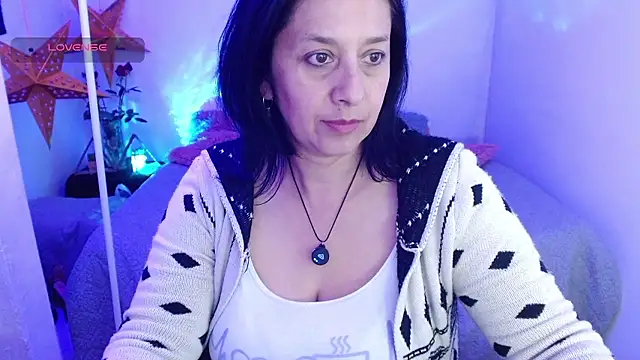 Snapshot of camilalatti chatting on 01/16/26, 12:03 camilalatti online show from 01/16/26, 12:03