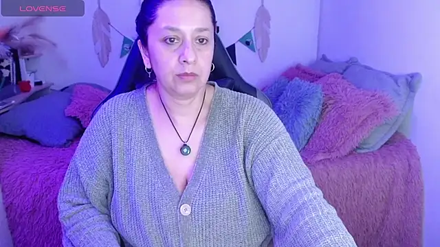 Snapshot of camilalatti chatting on 06/19/26, 01:00 camilalatti online show from 06/19/26, 01:00